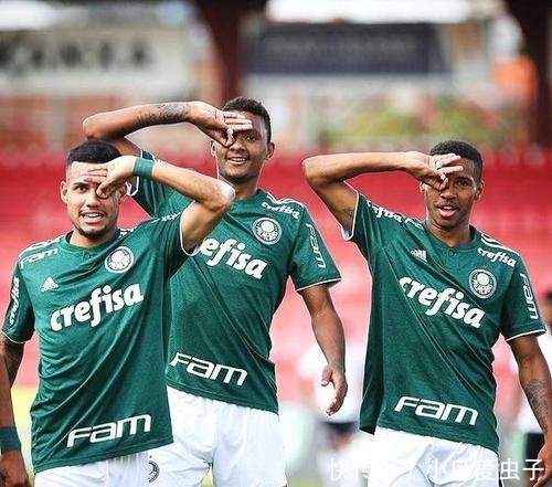 赛中展现更 赛中展现更